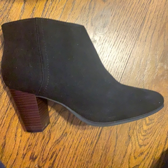 Old Navy Black Heeled Boots sized 9, worn once or twice - Picture 3 of 5